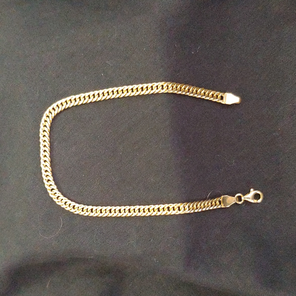 18K Japan Gold Bracelet size 7.5